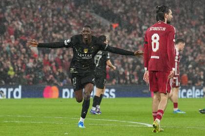 Ousmane Dembélé convirtió un doblete en Anfield y PSG eliminó a Liverpool de la Champions