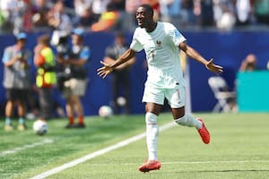 Francia frustra a Noruega: su arquero tapó el tiro de Strand Larsen y Dembélé hizo tres goles