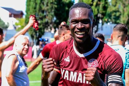 Ousmane Ndong, de Senegal a Lanús: el llanto por Messi, la inseguridad, el racismo y una anécdota imperdible