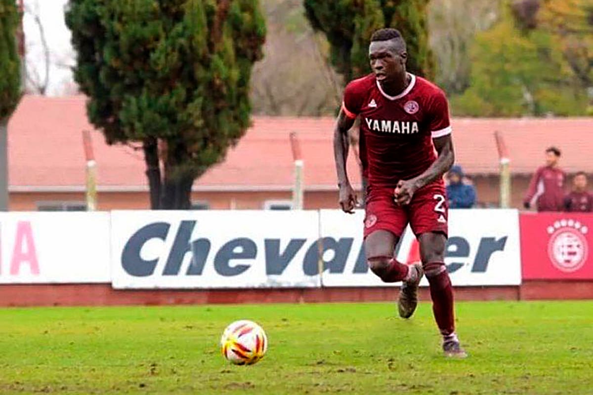 Ousmane Ndong, de Senegal a Lanús: el llanto por Messi, la inseguridad, el racismo y una anécdota imperdible