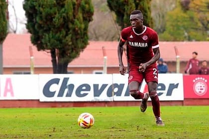 Ousmane Ndong, de Senegal a Lanús: el llanto por Messi, la inseguridad, el racismo y una anécdota imperdible