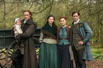 Outlander, la serie que fusiona el romanticismo con lo épico de la historia, estrenó nuevos episodios e ingresó en el ranking argentino de Netflix
