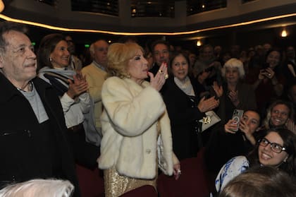 Ovacionada por el público presente, Mirtha se paró y le agradeció a la platea