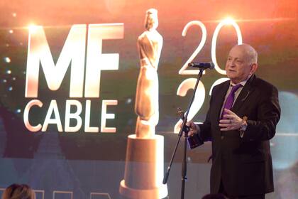 Ovacionado y profundamente emocionado, Chiche Gelblung se quedó con el Oro