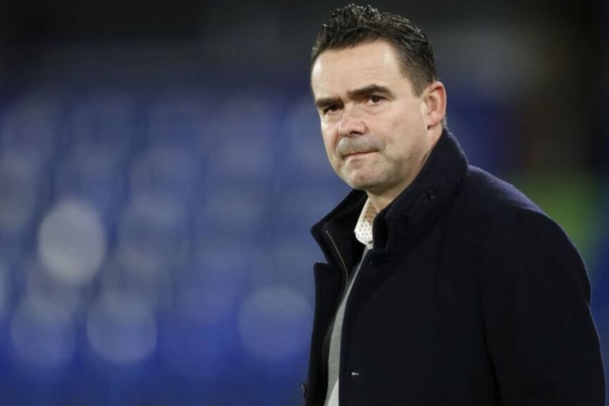 Overmars, molesto con la continuidad de la Eredivisie