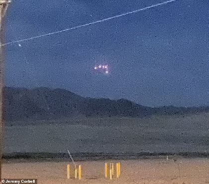 Ovni con forma triangular visto en una base militar de California
