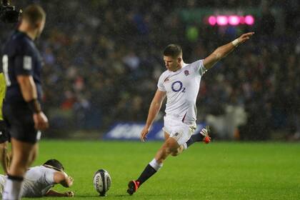 Owen Farrell padeció las condiciones climáticas en el partido entre Inglaterra y Escocia