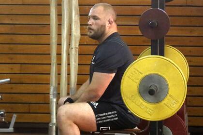 Owen Franks, pilar de los All Blacks, en el gimnasio del Cenard