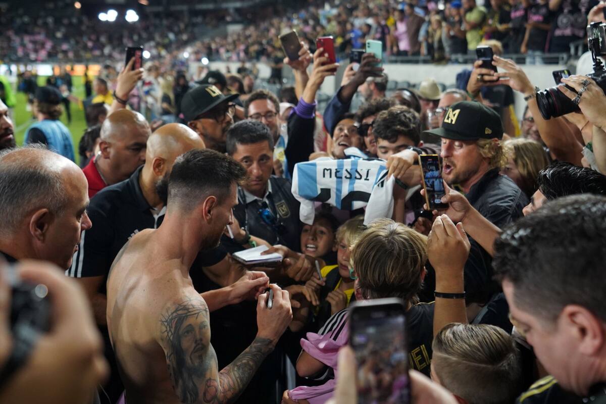 Owen Wilson relató cómo fue el encuentro con Lionel Messi, a quien abrazó en la cancha y describió como un ídolo con “piel suave”