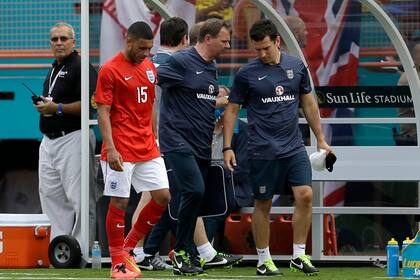 Oxlade-Chamberlain se retira lesionado