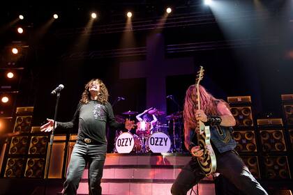 Ozzy, Zakk Wylde, y al fondo, el baterista Tommy Clufetos