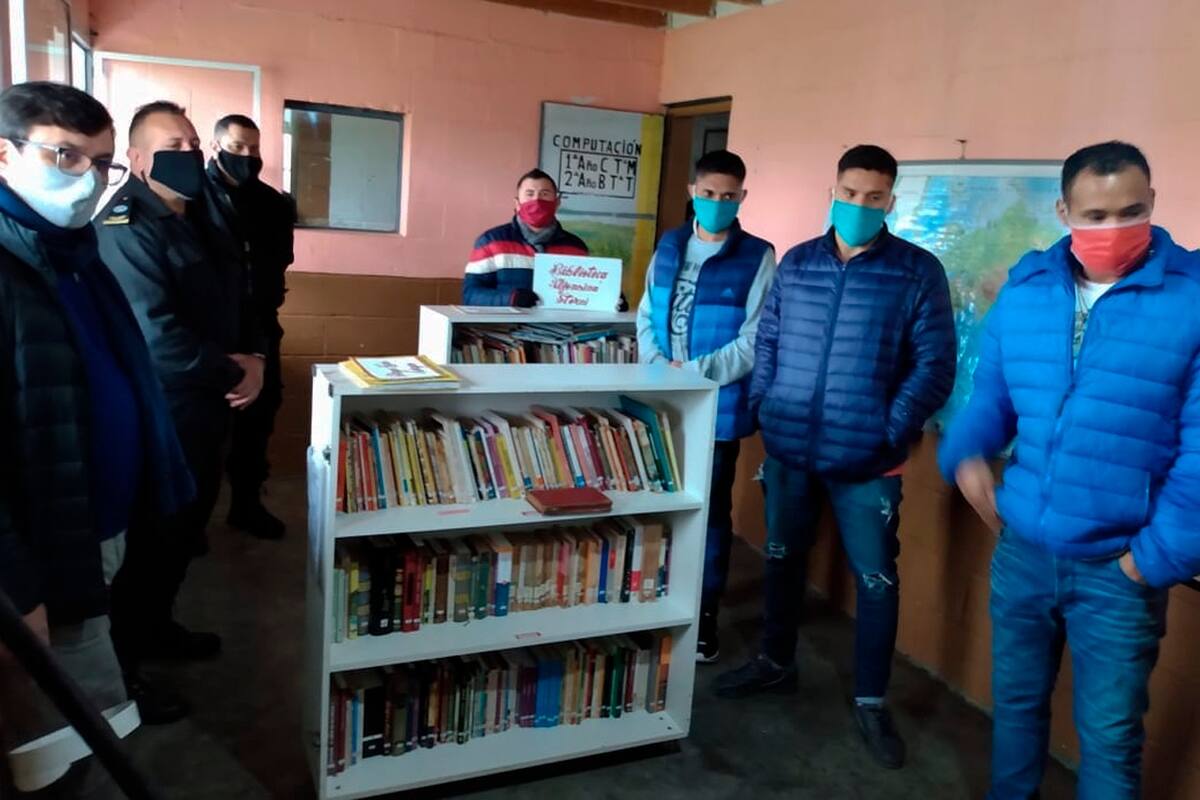 Pabellón literario: celdas con nombres de escritores en lugar de números