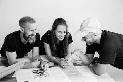 Pablo Acuña, Natalia Pano y Ezequiel Cafaro, autores de “Conversaciones sobre Diseño y Creatividad“