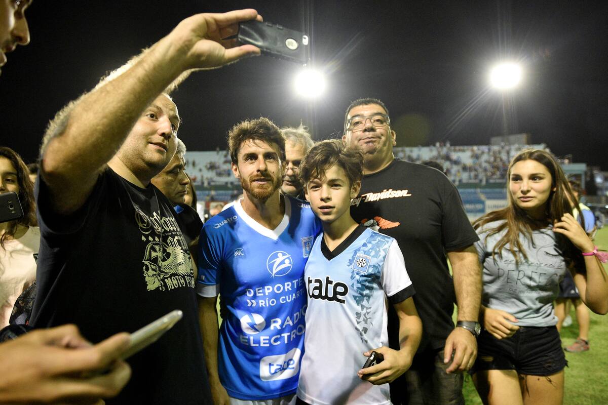 Pablo Aimar en la despedida del fútbol, jugando un partido oficial para Estudiantes de Río Cuarto