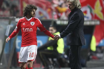 Pablo Aimar lo considera un maestro al técnico portugués, y Jorge Jesus lo distingue al cordobés como el mejor entre sus dirigidos