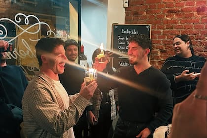 Pablo Alborán en el festejo por el cumpleaños de su novio
(Foto: @juansesmaa)