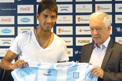 Pablo Alvarado presentado como nuevo jugador de Racing