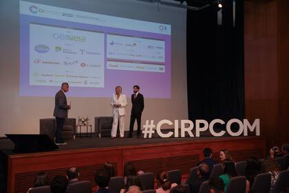 Pablo Armagni, presidente CIRPCOM; Alejandra Martínez, presidenta del Círculo DIRCOMS y Diego Campal, residente Consejo PR