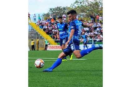 Pablo Azcurra, el volante argentino que juega en Pérez Zeledón
