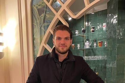 Pablo Beauvallet, dueño del restaurante e hincha del PSG.