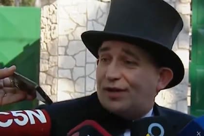 Pablo Cabaleiro, más conocido como El Mago sin Dientes, es entrevistado en las inmediaciones de la Quinta de Olivos