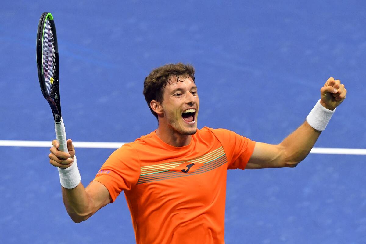 Pablo Carreño Busta de España celebra ganar el quinto set y partido contra Denis Shapovalov de Canadá en el partido de cuartos de final de individuales masculinos el día nueve del torneo de tenis del Abierto de Estados Unidos de 2020 en el Centro Nacional de Tenis Billie Jean King de la USTA.