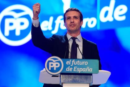 Pablo Casado, el líder del PP español acusado de recibir un título de maestría sin haber estudiado