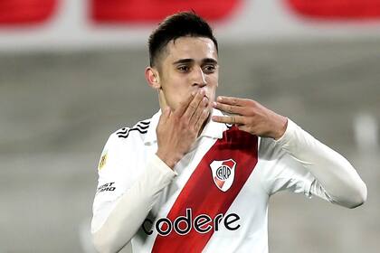 Pablo César Solari: besos para todos en el partido que soñó desde muy chico