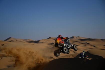 Pablo Copetti impulsa su quad durante la segunda etapa del Rally Dakar 2021 entre Bisha y Wadi Ad-Dawasir en Arabia Saudita, el 4 de enero de 2021