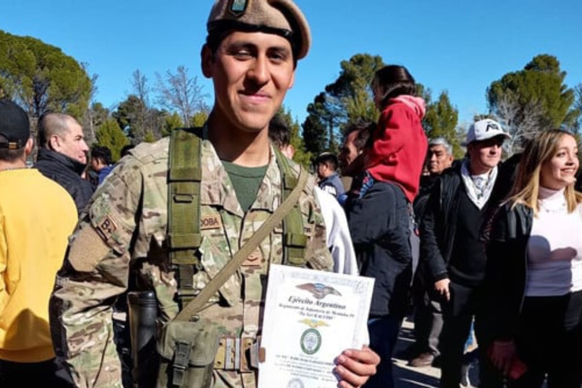Pablo Córdoba fue encontrado con dos tiros en la cabeza, uno en la pera, otro en la sien; los militares le aseguraron a la familia que se suicidó