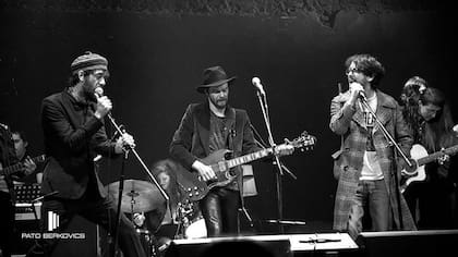 Pablo Dacal, Alfonso Barbieri y Lisandro Aristimiño, en un show anterior