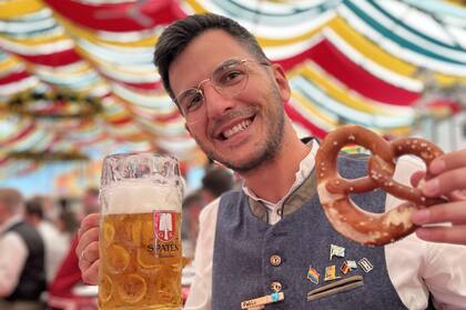 Pablo disfruta de las tradiciones alemanas.