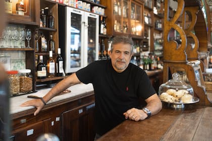 Pablo Durán, apasionado de los bares antiguos, está hoy al frente del lugar