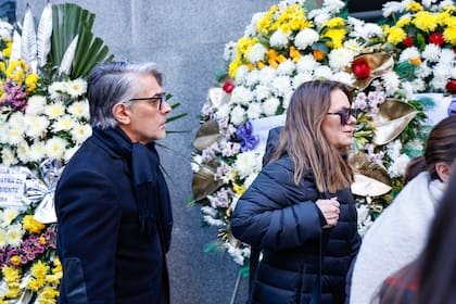 Pablo Echarri y Nancy Dupláa, al llegar a la sede del Foetra para despedir a Taty Almeida