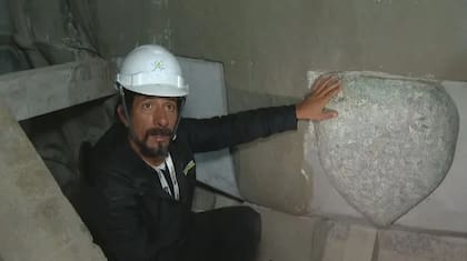 Pablo en el interior del Cristo Redentor, junto al corazón del gigante, en una imagen de la televisión brasileña