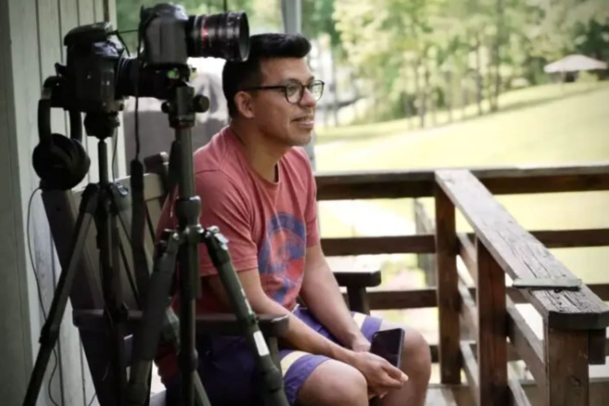 Pablo enfrentó barreras lingüísticas y culturales en la escuela, donde apenas conocía algunas palabras en inglés (soymigrante.com)