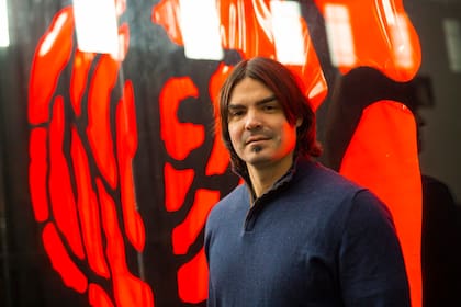 Pablo Garaventa (hijo de Olga, mujer de Sandro) en el castillo propiedad de Sandro en el barrio de Boedo