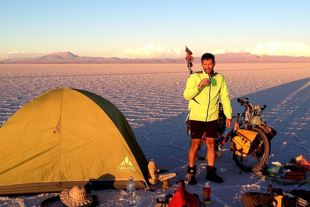 Pablo García recorrió el mundo en bicicleta: en 2016 vistió el Salar de Uyuni