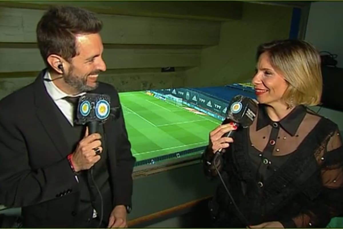 Pablo Giralt, relator, junto a Ángela Lerena, la primera comentarista de una transmisión del selccionado argentino.