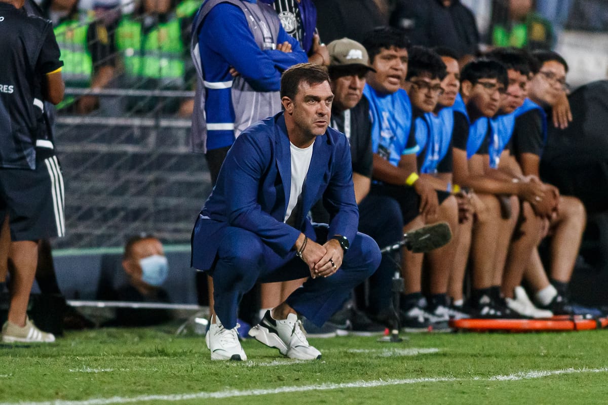 Pablo Guede, en un partido de Copa Libertadores al mando de Alianza Lima