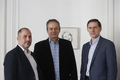 Pablo Isaia, CFO de EY; Mario Julio, General manager, Acceleration center de PwC Argentina y Cristian Argüello, CEO de Cognizant, hablaron con LA NACION sobre un sector que crece