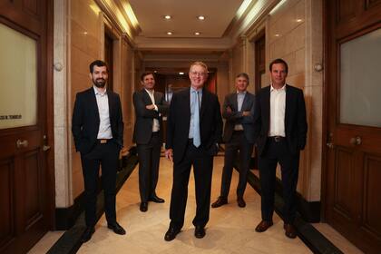 Pablo Keuthen, Javier Tarasido, Carlos Tombeur, Matias Grinberg y Francisco Lagger, socios del estudio Severgnini, Robiola, Grinberg & Tombeur