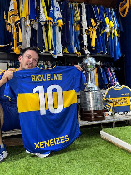 Pablo Knach y su tesoro más preciado: la 10 que usó Riquelme en el primer tiempo contra el Madrid