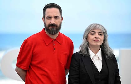 Pablo Larrain y la autora argentina Mariana Enriquez presentaron Mis muertos tristes en el Festival de San Sebastián