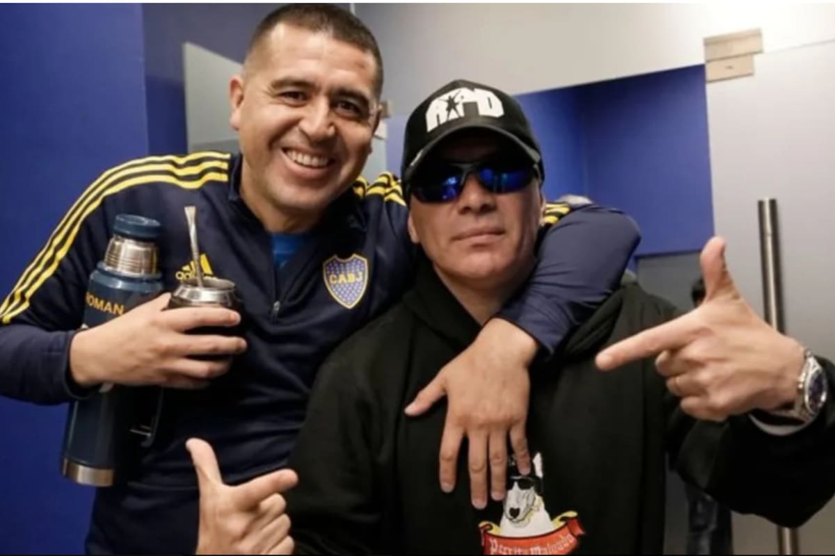 Pablo Lescano junto a Juan Román Riquelme en una foto de archivo