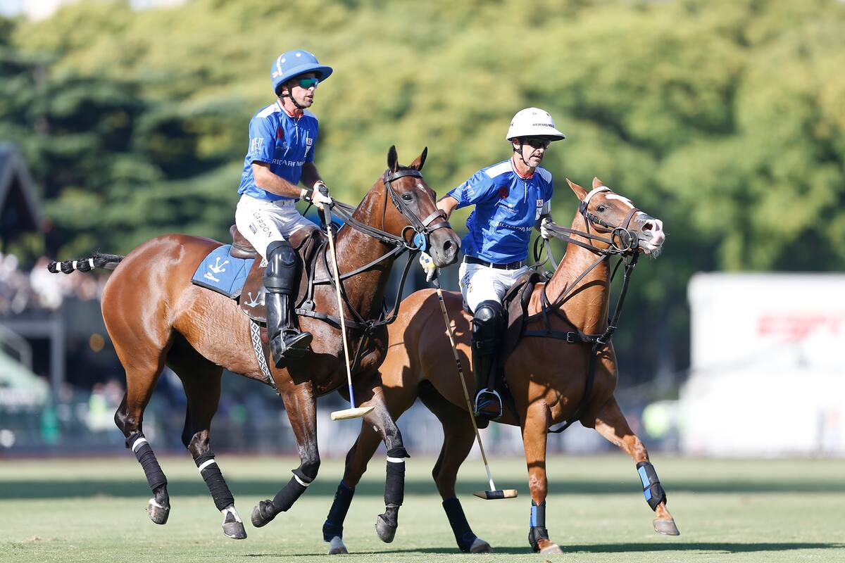 Pablo Mac Donough (casco blanco) ya no seguirá en Murus Sanctus, donde compartía equipo con Sola, Caset y Nero