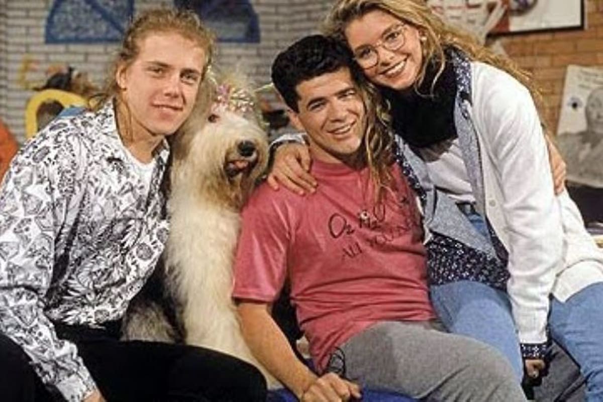 Pablo Marcovsky, Julián Weich y María Eugenia Molinari, las caras de El agujerito sin fin junto a la mascota del programa