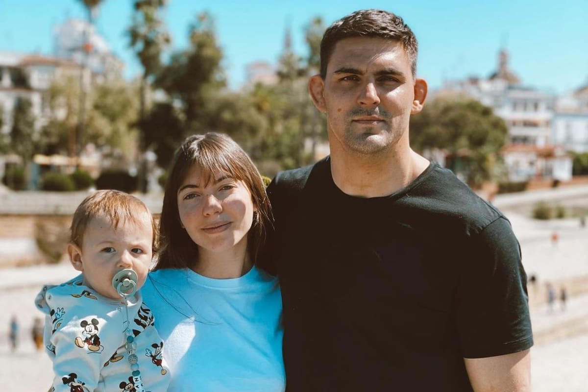 Pablo Matera junto a Alina Costantini y su hijo, Dartagnan