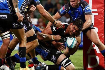 Pablo Matera y su primer try en el Super Rugby con la camiseta de Crusader, que venció a Western Force