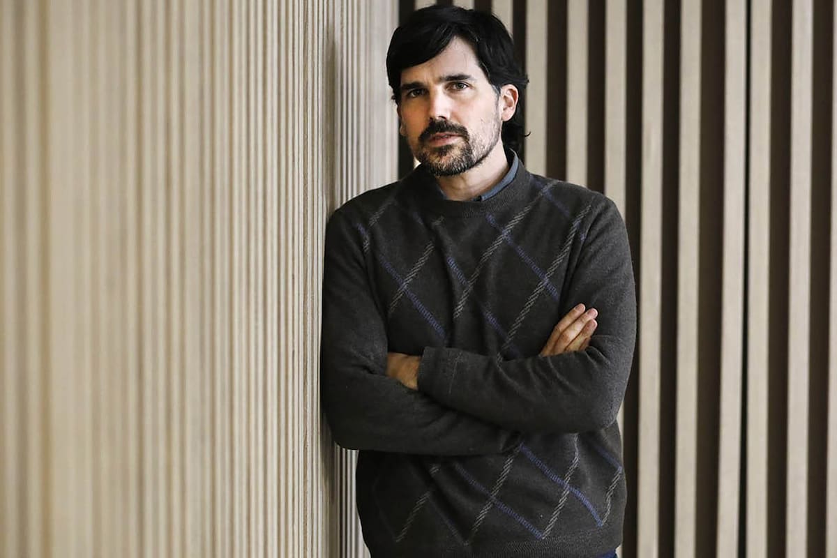 Pablo Maurette, l ensayista argentino, promotor de la lectura integral de La Divina Comedia en la red social, debuta con una novela erudita. Autor de La migración, tiene un segundo apellido de prosapia, Anchorena